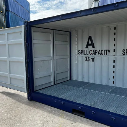 Sockel „OPEN SIDE 20“ mit Tropfschale und Auffangschale.