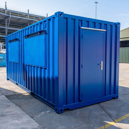 20-Fuß-Seecontainer mit doppelter Serviceklappe. (Ref: 21720)