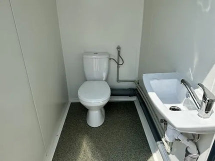 Sanitärcontainer mit 3 Kabinen (Ref: S2107)