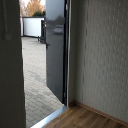 5x2,20 m Bürocontainer mit Sanitäranlagen